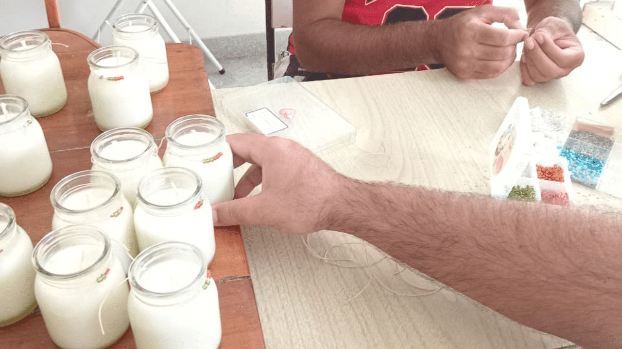 Creatividad que Ilumina: Taller de Velas en Casa Nuestra Señora del Luján
